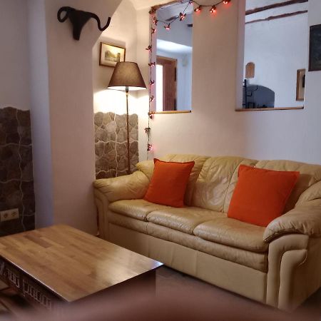 Casa En La Plaza, Hinojares - Ideal For Exploring The Area ภายนอก รูปภาพ