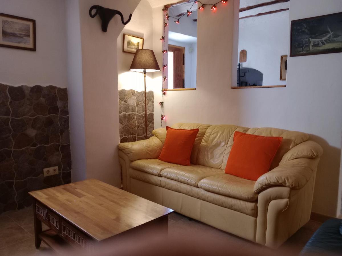 Casa En La Plaza, Hinojares - Ideal For Exploring The Area ภายนอก รูปภาพ
