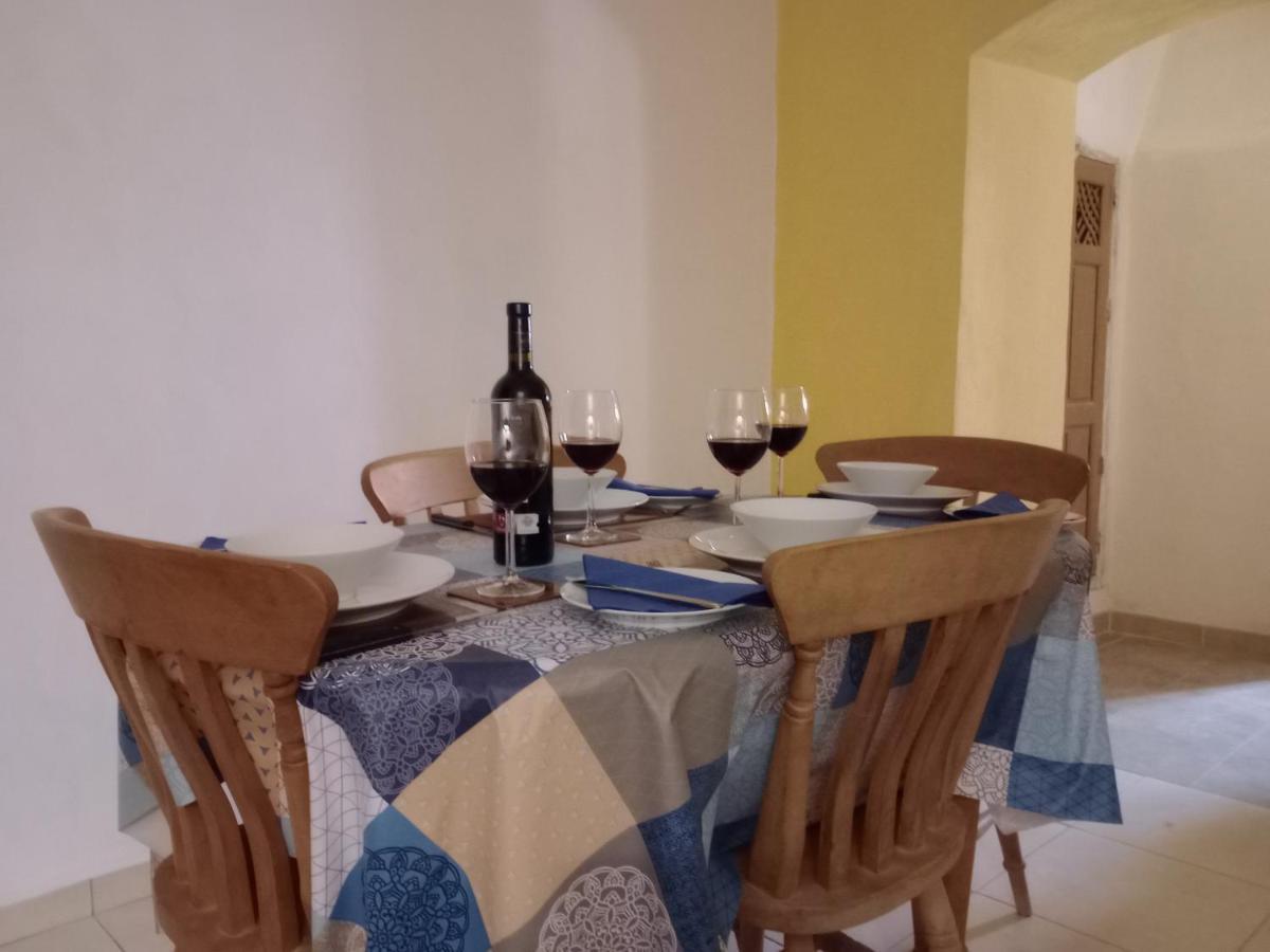 Casa En La Plaza, Hinojares - Ideal For Exploring The Area ภายนอก รูปภาพ